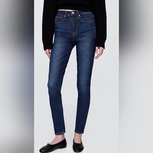 GAP High-rise stretch, comfort, and flattering fit, True Skinny Jeans!